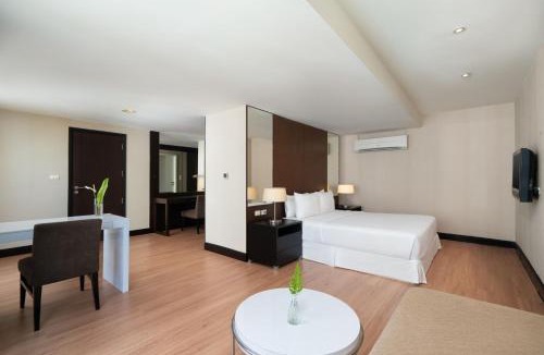 Chong Nonsi Hotel | The Narathiwas Hotel & Residence Sathorn Bangkok
