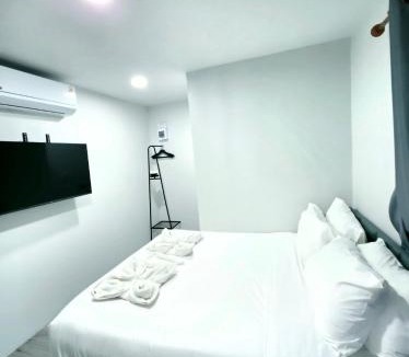 Ao Nang Ski Chalet | Cloud Bed