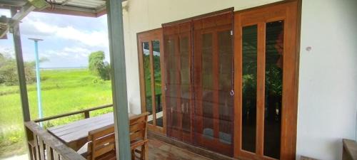 Bung Khong Long House | บ้านตานายาย