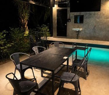 Chumphon Villa | บ้านสวนริมน้ำยางยวนโฮมลอดจ์ พูลวิลล่า