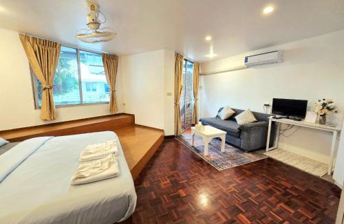 Bangkok Central Business District Hostel | Home16 Sukhumvit16