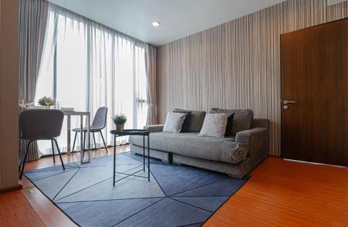 Ekkamai Apartment | Simple Stay 1BR & Pool View BTS Thonglor