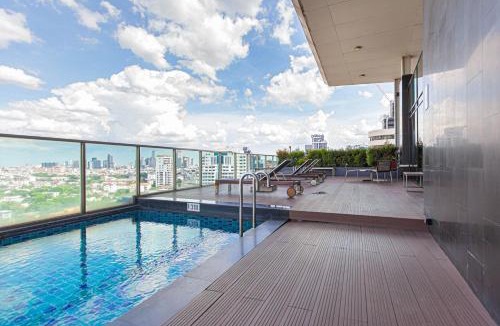 Ekkamai Apartment | Simple Stay 1BR & Pool View BTS Thonglor