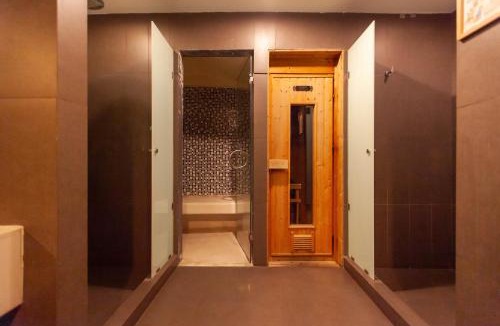 Ekkamai Apartment | Spacious 1 Bedroom Rooftop Pool BTS Thonglor