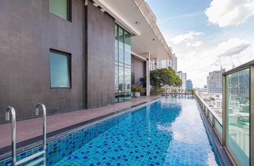 Ekkamai Apartment | Spacious 1 Bedroom Rooftop Pool BTS Thonglor