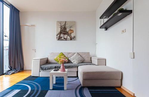 Ekkamai Apartment | Spacious 1 Bedroom Rooftop Pool BTS Thonglor