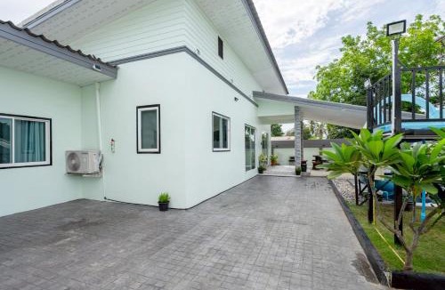 Pong Villa | 12 BR Blue Lake Residences Pattaya - Mabprachan Lake