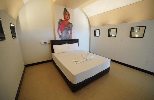 Phan Thong Hotel | โรงแรมทูมอร์โรว์แลนด์ อมตะนคร