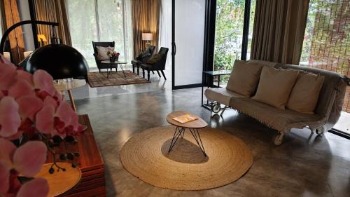 Vientiane Apartment | Leafy Pal- Entire Level apartment above Café