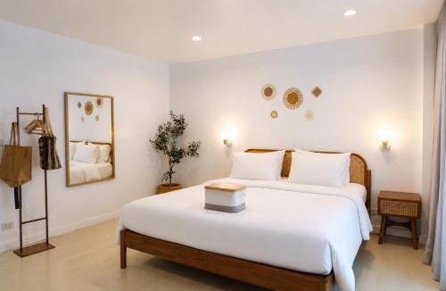 Ban Bang Saen Apartment | Beachfront Pool Access Apartment FREE Disney Plus