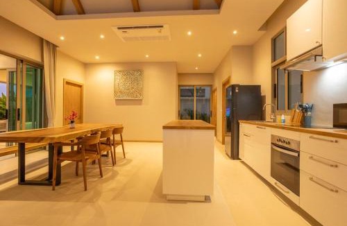 Chalong Villa | Modern 4BR Pool Villa Ideal Group Getaway V139