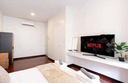Si Phraya House | Heritage Family Home Spacious & Central Location