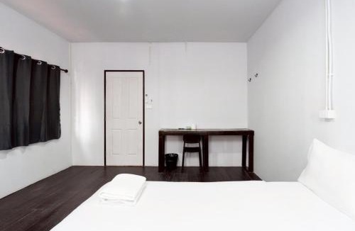 Wat Bowon Niwet Apartment | Mitr Inn Khaosan - มิตร อินน์ ตรอกข้าวสาร