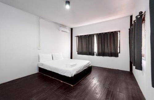 Wat Bowon Niwet Apartment | Mitr Inn Khaosan - มิตร อินน์ ตรอกข้าวสาร