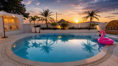 Bang Sare Villa | White Curve Villa