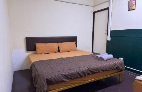 Chana Songkhram Hostel | The House Hostel