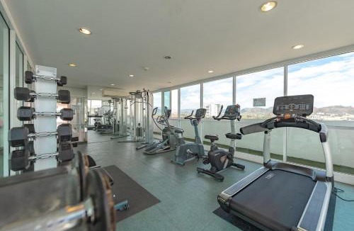 Talat Nuea Apartment | Quiet Work-Friendly Phuket Town Fast WiFi & Pool