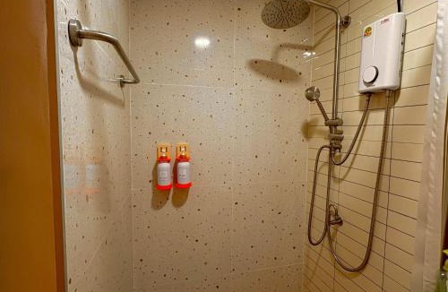 Lat Krabang Hostel | 177 Jin's Cozy Airport Home
