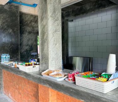 Thong Pha Phum House | เฌอ โฮม-Cher home ที่พักบ้านอีต่อง เหมืองปิล๊อก