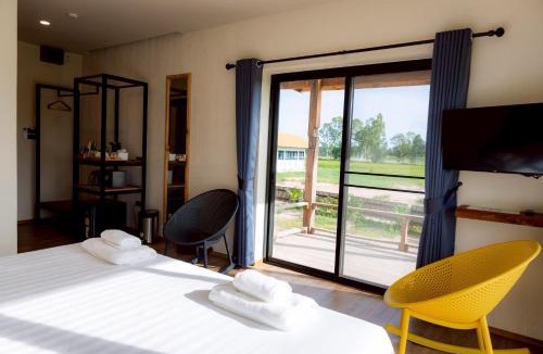 Bung Khong Long Hotel | Zenery Lake Resort
