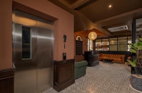 Chakkrawat Hotel | Merchant's Gate Songwat