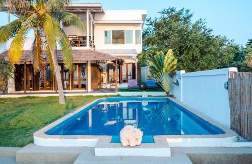 Hat Chao Samran Villa | MaNao Beach house near Bangkok