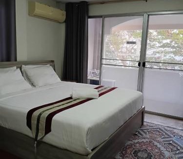 Cha-am House | Beachfront Hotel Cha Am
