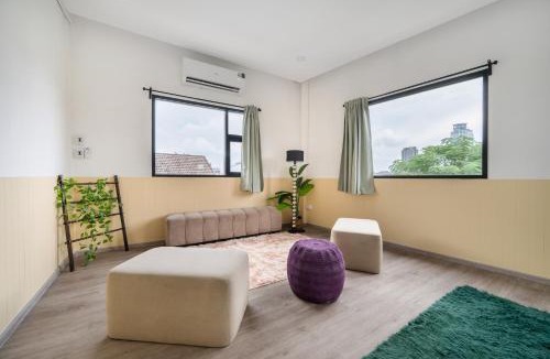 Phra Khanong Nuea Villa | MIQ Ekkamai1 - 5BR house 65 inch TV