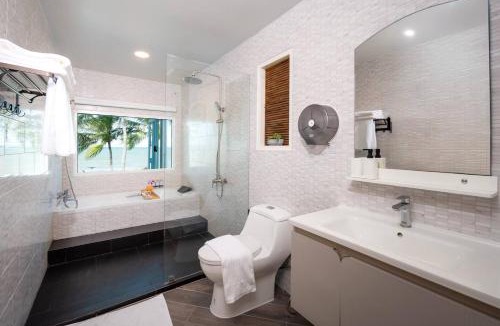 Hua Hin Villa | Private Oceanfront Colonial Beach Villa 6Bedrooms, Sleeps 28, Hua Hin