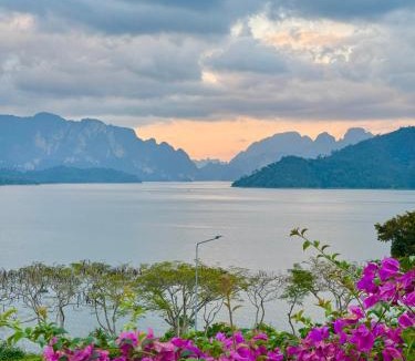 Ban Ta Khun House | Khaosok Mountain View Stay, Private House