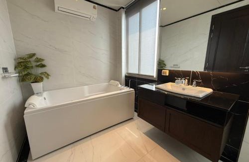 Samut Sakhon Villa | Luxury two-story house near Suvarnabhumi Airport 10 minutes away