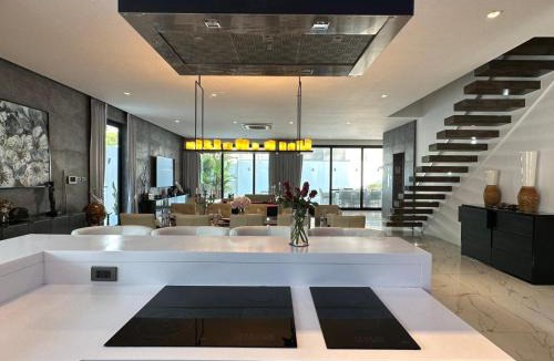 Pratumnak Hill Villa | 1600m Nearly Pattaya beach walkstreet elevator Villa