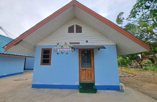 Krathum Baen Hotel | บ้านสายรุ้ง กระทุ่มแบน