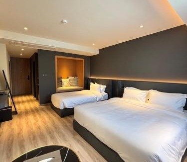 Chang Phueak Hotel | The Clover