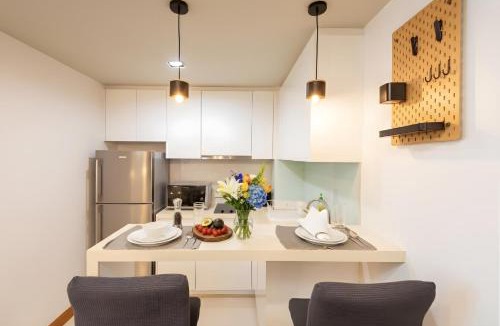 Nana Apartment | Designer Home BTS bangkok centre Pool Gym
