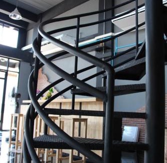 Chonburi Hotel | The LogBook Room and Cafe'