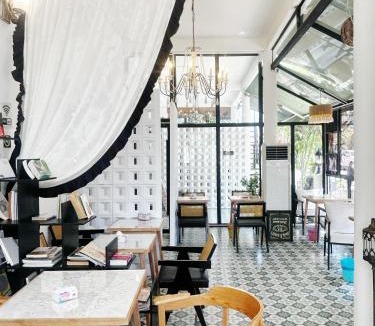 Vientiane House | SYRI Boutique Guesthouse Restaurant & Cafe