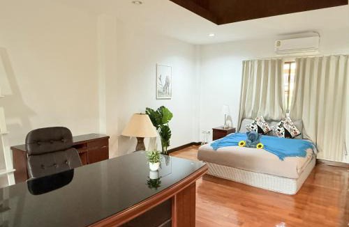 Wua Lai Villa | Yellow House Garden Pool Villa