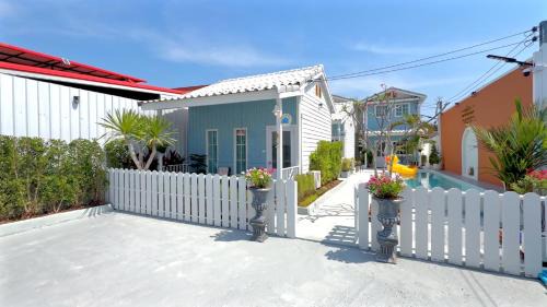 Hat Chao Samran Hotel | BAAN Ob-OON BOUTIQUE บ้าน อบอุ่น บุติค หาดเจ้าสำราญ