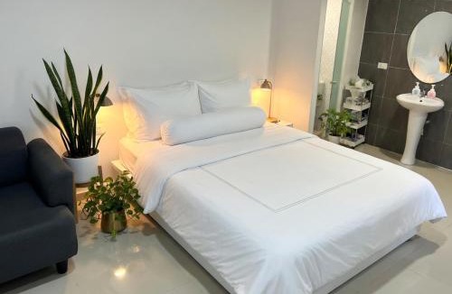 Khlong Sam Prawet Apartment | Coco City Jacuzzi 1-Airport City Access