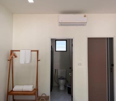 Lam Kaen Apartment | Wanwichai Room