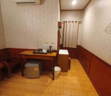 Mueang Kao Hostel | Old City Guest House