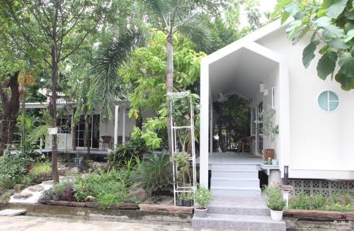 Lat Krabang Ski Chalet | Homeku Guesthouse Room 3 Cozy Stay Close to Suvarnabhumi Airport