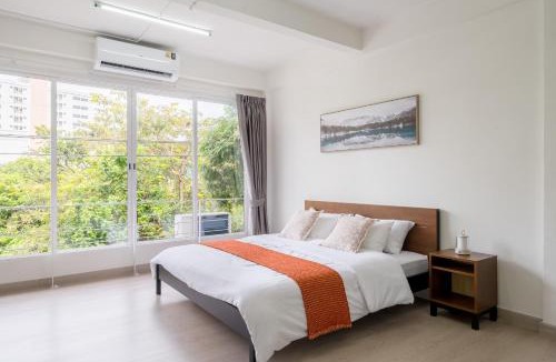 Phra Khanong House | Glow House Sukhumvit 54, Spacious Modern Rooms near BTS On Nut