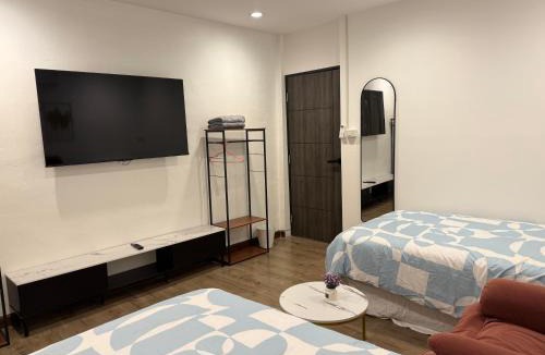 Bang Na Hostel | Terlyn Hostel & Cafe