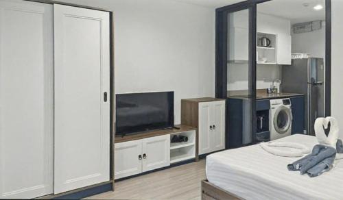 Phuket Apartment | Luxurious Studio Apartment in Central Phuket with Pool View