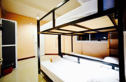 Maha Phruttharam Hostel | Urban Hostel Bangkok