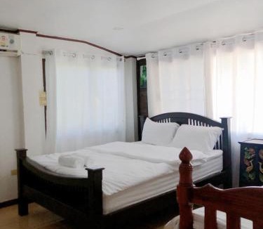Samphao Lom House | Moradok Thai Guesthouse