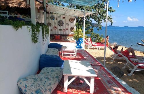 Khong Koi Beach House | Secret Garden Family House