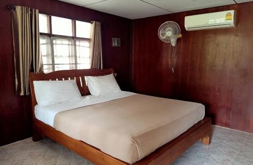 Mae Nam Hotel | Palm Point Village